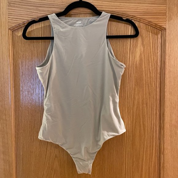 SKIMS, FITS EVERYBODY HIGH NECK BODYSUIT | TALC, Size L - Picture 1 of 7
